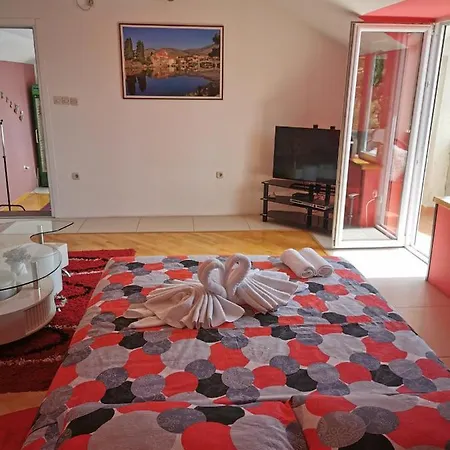 Miljanovic 公寓 特雷比涅