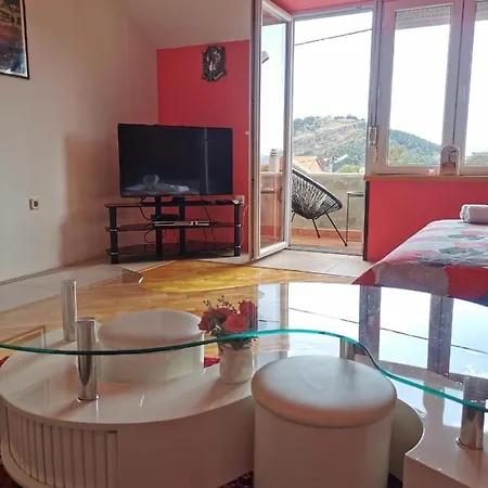 Miljanovic 公寓 特雷比涅